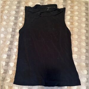 LNA split neck tank in black